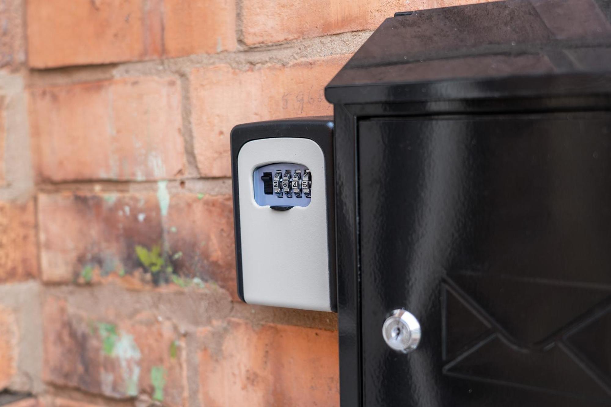 Exclusive Deals L Last-Minute Reserve L Townhouse With Sleeps 6 L Braunstone Town , Leicester L By Zen Nights Short Lets & Serviced Accommodations Exterior foto